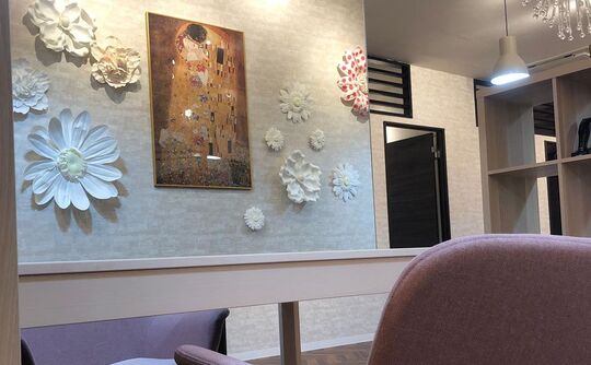 【平尾駅】≪月休8日・高月給スタート・社会保険完備≫ブランクがある方も大歓迎！長く安心してお仕事が出来る環境のお店です！幅広い年代のお客様から愛されているヘアサロン「SAKURA STYLE 平尾店（サクラスタイルヒラオテン）」からスタイリスト（美容師）の求人★☆