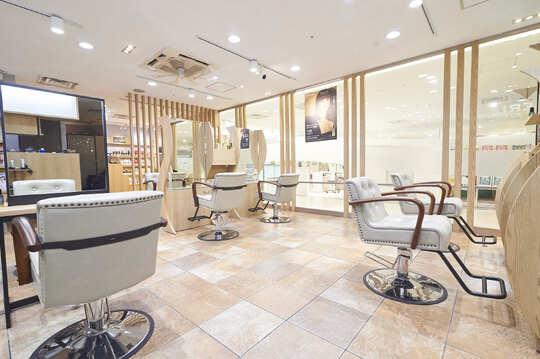 【蒲田】≪正社員・パート・業務委託から選択可能≫≪社会保険完備≫≪マンツーマン接客≫≪ママさん、ブランクのある方歓迎≫高単価かつ幅広い客層で安定した入客が可能！上質な空間と丁寧な接客で支持される「GALLERIA AVEDA（ガレリアアヴェダ）」からスタイリスト（美容師）の求人☆★