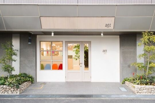 【高安】≪月8,9日休み≫日曜定休有り★入社後は新規のお客様はアナタ中心に入っていただきますよ！まるでカフェのようなアンティーク系サロン「att（アット）」からスタイリスト（美容師）の求人☆★