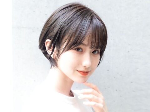 【緑地公園】≪月給26万円スタート≫≪社会保険完備≫≪19時過ぎに退勤可能≫≪土日休み相談OK≫週休3日の時短社員など、ライフスタイルに合わせた勤務が可能！働きやすい環境が整った「MeKKe（メッケ）」からスタイリスト（美容師）の求人☆★☆