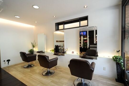 【JR芦屋】営業時間の空いてる時間を有効活用しようと考えているので夜にレッスンをしても遅くまで残ってすることはありません！地元のお客様に愛されている、地域密着型のアットホームなサロン「gram+（グラム）」からアシスタント（美容師）の求人☆★