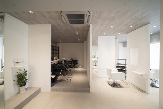 【千歳船橋】≪選べる雇用形態≫≪店販手当あり≫≪トリートメント手当あり≫≪土日祝休みOK≫こだわりの薬剤で、頭皮にも髪にも優しいカラー・パーマメニューが人気のサロン！お客様としっかり向き合うことができる環境で、カウンセリングやコミュニケーションを大切にしたい方にはピッタリ！「Organic+ 千歳船橋（オーガニックプラスチトセフナバシ）」からスタイリスト（美容師）の求人★☆