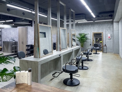 【下大利】≪勤務時間、お休みは自由・還元率UP制度あり・駅チカ≫融通の利く働き方ができるのでママさん美容師も大歓迎！！高品質な薬剤、上質な空間を提供しお客様の笑顔を創ります！！新規のお客様が多い大人気の業務委託サロン「Dalahast Hair Salon（ダーラヘストヘアーサロン）」からスタイリスト（美容師）の求人☆★