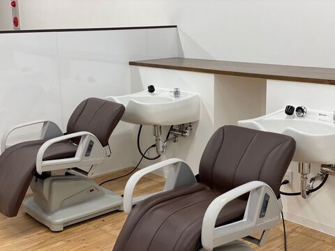 【雑餉隈駅】≪社会保険完備≫パートアルバイトも大募集！！ママさんも多く皆で助け合いプライベートも充実し、長くお仕事できる環境です！！リーズナブルな価格で多くのお客様と関わる「HASUCOLOR 雑餉隈店（ハスカラーザッショノクマテン）」からカラーリスト（美容師・理容師）の求人☆★