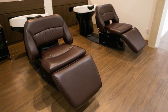 【大正】≪月給27万円＆月8日休み≫入客チャンスあり！リフレッシュ休暇もあり、仕事とプライベートのメリハリをつけて働いていけますよ！「maison de Clair （メゾンドクレール）」からスタイリスト（美容師）の求人★☆