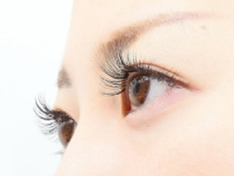 【新宿】◆未経験者歓迎・土日休み可能・月給23万円スタート◆お休みやお給与など働きやすい環境が整っています。未経験の方でも充実のカリキュラムで無理なくデビュー可能MENOBI 新宿店（メノビシンジュクトウナングチテン）からアイリスト（アイデザイナー・まつ毛エクステ）の求人☆☆