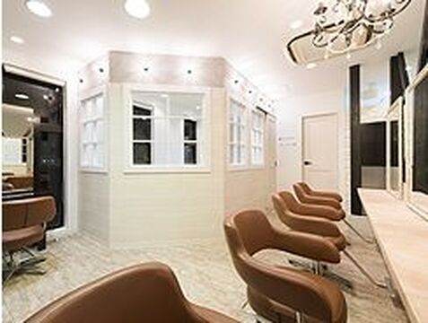 【北国分】◇◆日曜休みあり・月8日休み・産休育休制度あり・社会保険完備◆◇月給25.5万円スタートが嬉しい！！サロンワーク以外の活動も盛んで、美容師としての職業を全力で楽しめます♪♪BEAUTY LAND 北国分店（ビューティーランドキタコクブンテン）からスタイリスト（美容師）の求人★☆