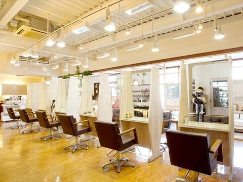 【室見】≪社会保険アリ≫カフェをイメージした店内は、リラックス出来る癒しの空間♪教育制度が充実し、各技術に特化したスタッフが在籍しているので高いクオリティを学べる「BALANCE minamisyou(バランスミナミショウ)」からスタイリスト（美容師）の求人☆★