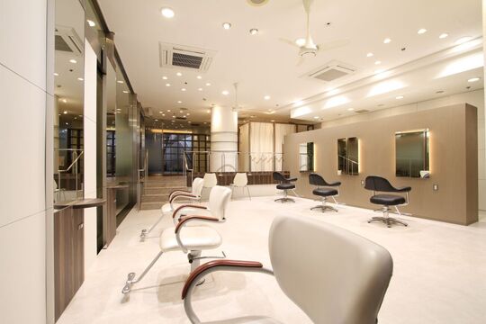 【上本町】≪社会保険完備≫≪産休制度あり≫≪有給休暇あり≫など福利厚生も充実！カリキュラムがしっかりあるので、一人前の美容師を目指せます！着付けやメイクも学べるのも嬉しい「RON RON CHAT 都ホテル店（ロンロンシャミヤコホテルテン）」からアシスタント（美容師）の求人☆★