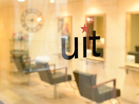 【伏見桃山】≪社会保険完備！カットから学ぶこともできるので、早期デビュー可能≫美容に対しての気持ちは熱く、オーナーさんやスタッフさんはとても暖かい！uit（ユイト）からアシスタント（美容師）の求人☆★