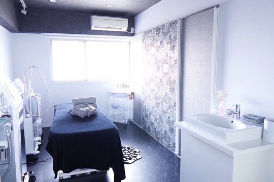 【四ツ橋】≪土日休みOK≫≪実働8時間≫≪社会保険完備≫最新のLED脱毛機器を導入したトータルエステサロン！働きやすさ抜群で無理なくお仕事できます！未経験の方も安心の研修体制がオススメ！「I me.（アイミー）」からアイリストの求人☆☆