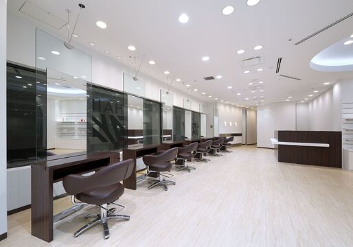 【みなとみらい】＜完全週休2日制＞＜社会保険完備＞抜群の待遇を擁する全国に展開するサロン☆充実の教育体制があり安心して美容師を続けてもらえる環境です♪TAYA みなとみらい東急スクエア店（タヤミナトミライトウキュウスクエアテン）からアシスタント（美容師）の求人☆★