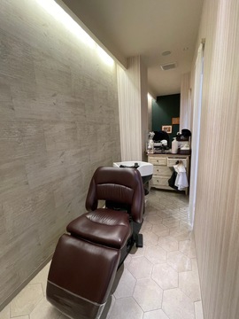 【学研北生駒】≪完全週休二日制≫レッスンが無ければ18時台に退勤可能。40～50代の落ち着いた世代を中心に人気です！縮毛矯正とデジタルパーマが人気の髪質改善サロン「X-axia（シースアクシア）」からアシスタント（美容師）の求人★☆