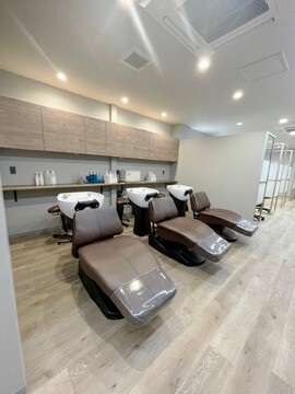 【本陣】◆最大30万円の最低保障給あり◆有名システムトリートメントをはじめ、幅広い薬剤のラインナップで単価UPを狙いやすい！完全マンツーマンでしっかりお客様と関われます！「cond.（コンド）」からスタイリスト（美容師）の求人☆★