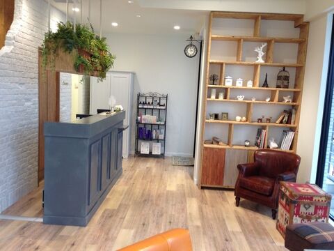 【周船寺駅】≪社会保険完備・高時給スタート・ほぼ残業なし≫駅チカでアクセスもバッチリ！エイジングケアで大人気のヘアサロン「Hair Make Cocoro（ヘアーメイクココロ）」からスタイリスト（美容師）の求人☆★