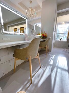 【けやき通り】≪社会保険完備≫≪最低保障月給25万円〜＋歩合≫休日休暇・給与体制もしっかりしていて、スタッフさん同士も仲良し♪離職率が極端に低い理由がキチンとあるサロン「AGREE けやき通り店」からスタイリスト（美容師）の求人☆★