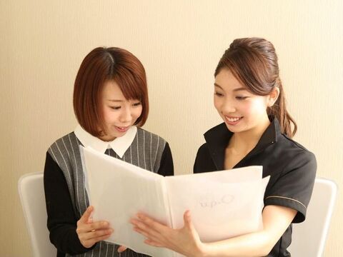 【魚町】≪最大で月12日休み選択OK・定休日は毎週日曜日・実働8時間・社会保険完備≫研修期間中もお給与あり！残業なしだからプライベートも充実できるエステサロン「up・O 小倉店（アップオーコクラテン）」からエステティシャンの求人☆☆