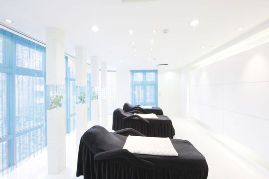 【烏丸】コンテスト受賞者多数輩出サロン☆アイラッシュの技術をしっかり学びたい方！向上心の高いスタッフさんと一緒に働きたい方にオススメ♪”NATURALBEAUTY（ナチュラル ビューティー）”からアイリスト（アイデザイナー・まつ毛エクステ）の求人☆☆