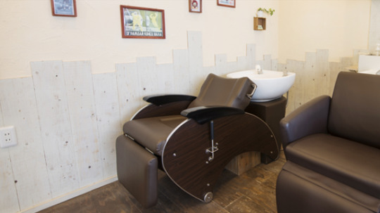 【板宿】オーナーさんからしっかり技術を学ぶことが出来るので確実にキャリアアップ◎確かな技術を身につけることができます♪雑貨屋に来たようなオシャレサロン¨Blue trip（ブルー トリップ）¨からアシスタント（美容師）の求人☆☆