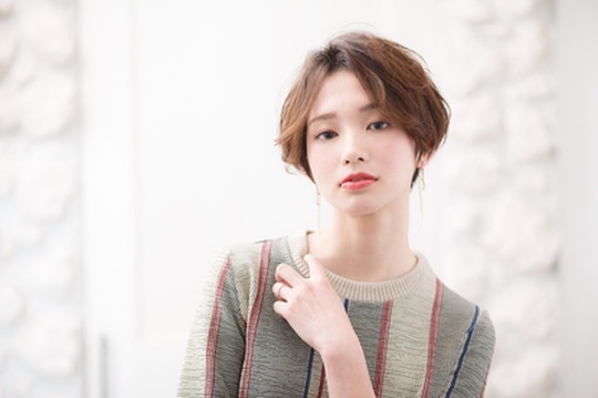 【荻窪】◆月40万円の保障あり・社会保険完備・ライフスタイルに合わせた雇用形態を選択◆ガッツリ稼ぎたい方や安定を求める方、お休み多めでプライベート重視の方など、どの希望でもOK！トレンドスタイルを提供する「REM 荻窪（レムオギクボ）」からスタイリスト（美容師）の求人☆★