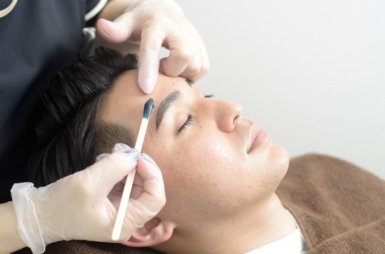 【北四番丁】未経験から研修OK！美容師免許が無い方でもOK！≪社会保険完備≫≪土日休み月1回OK≫≪髪色自由・ネイルOK≫≪実働8時間≫≪20時までに退勤可能≫≪モデル集めサポートあり≫≪研修中もお給料あり≫未経験スタートで大活躍のスタッフ多数在籍！「メンズ眉毛専門店 +i.b 仙台店（メンズマユゲセンモンテンプラスアイビーセンダイテン）」からアイブロウリストの求人★☆