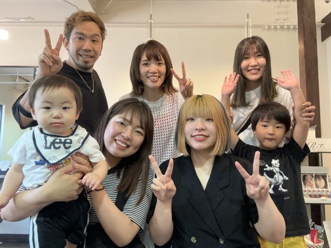 【JR尼崎】≪アシスタント専任も相談OK≫≪有給消化率100％≫≪予約次第では18時退勤≫≪営業中レッスンOK≫直接オーナーから技術・接客を学ぶことが出来るので、確実に成長していける環境です！ケアに特化した地域密着型サロン「hair care salon Schon（ヘアケアサロンシェーン）」からアシスタント（美容師）の求人☆☆