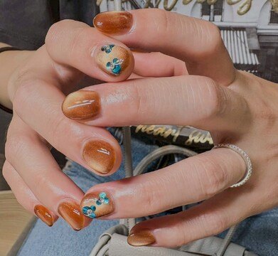 【緑地公園】≪業務委託・パートも大歓迎≫≪髪色ネイル自由≫≪完全自由出勤≫2ヶ月目で手取り20万円以上の実績あり！ネイル・アイを取り扱う北摂エリアの駅近サロン「eye and nail ビジュゥ 緑地公園店（アイアンドネイルビジュゥリョクチコウエンテン）」からネイリスト（ネイル）の求人☆☆