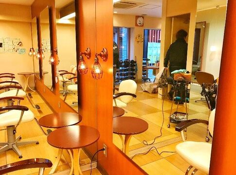 【布施】≪2年以内にデビュー可能≫自分のペースでレッスンを進められる☆◎地域密着型のプライベートサロン♪「cut studio Prima Vera（カットスタジオプリマヴェラ）」からアシスタント（美容師）の求人☆★