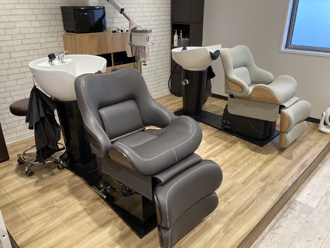 【東三国】≪最短1年でスタイリストデビュー≫≪営業時間内レッスン可能≫≪完全週休2日制もOK≫≪予約がなければ早上がりも可能≫地域密着型サロン！お客様一人一人に寄り添った施術ができます！「RIFF（リフ）」からアシスタント（美容師）の求人☆★