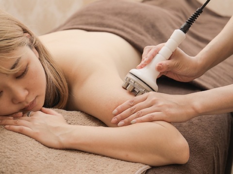 【大久保】≪社会保険完備≫≪完全週休2日制≫≪19時ごろに退勤可能≫ハイパーナイフ、ラドンマットテスラシェイプなどの痩身、ホワイトニング、光脱毛、WAX脱毛など様々なメニューでお客様をきれいにするトータルビューティーサロン「laure’a（ラウレア）」からエステティシャンの求人☆☆