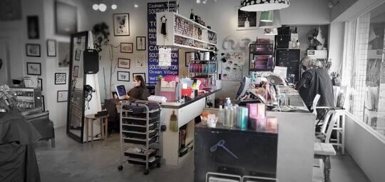 【芦屋川】≪平均退社時間19時≫≪月給28万円スタート≫≪完全週休2日制≫≪安心の社会保険完備≫高待遇＆安心のサポート体制で長く働き続けられます!!入客チャンスも多くプライベートも充実できるサロン！「stuart（スチュアート）」からスタイリスト（美容師）の求人★☆