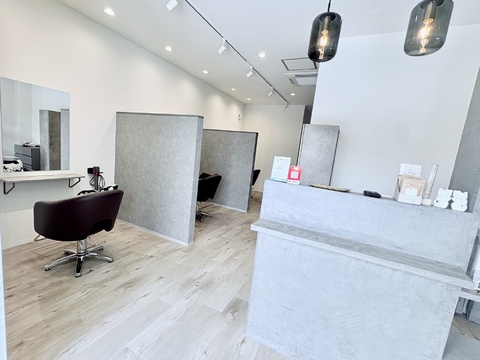 【守山駅】≪スタイリストオンリー≫≪マンツーマン施術≫≪客単価11000円≫≪カットカラー2時間枠≫≪ママさん大歓迎≫3か月間保証給ありなので顧客がつくまで安心して働けます。カラートリートメントが人気のサロン「Lanani（ラナニ）」からスタイリスト（美容師）の求人☆☆