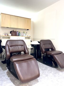 【入間市駅】◆月8日休み・有給休暇あり・社会保険完備◆美容師さんとしていつでもオシャレでいてもらう為、年2回洋服代を手当として支給！！完全マンツーマン！自分のペースでお客様と向き合えるサロン「Eia（エイア）」からスタイリスト（美容師）の求人☆★