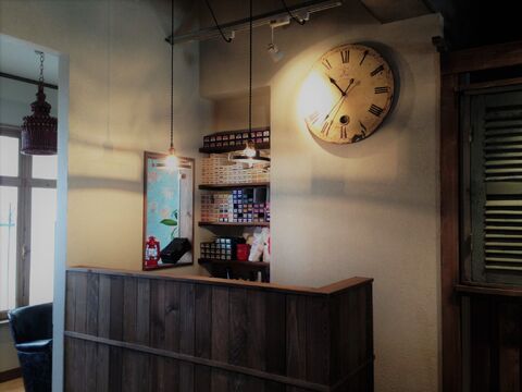 【大日】やる気と努力次第では早期デビューも可能！レッスンはアナタのペースに合わせて、オーナーさんや先輩が付き合ってくれますよ。都心と同じ技術を郊外でリーズナブルな価格でをモットーにお客様にサービスを提供していくサロン「mon ami（モンアミ）」からアシスタント（美容師）の求人☆★