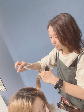 【木屋瀬】≪社保完備・残業ノルマ一切無し・10連休取得可能≫スタイリスト平均月給30万円ほど！前職の経験を考慮した高月給スタート可能！！自分に合った働き方が選べます！！今までの美容師歴が給料に反映され高収入！残業なし！ワークライフバランスを大切にしている「美容室プリュ サンリブ木屋瀬店（ビヨウシツプリュサンリブコヤノセテン）」からスタイリスト（美容師）の求人★☆