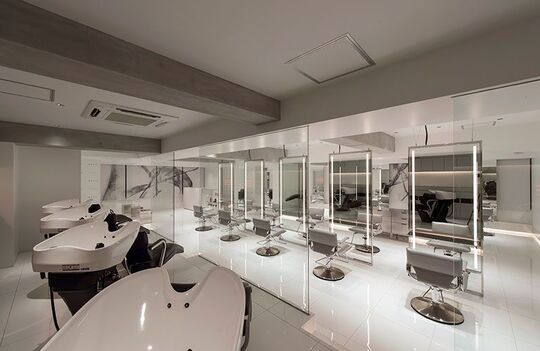 【立川駅】≪店舗展開サロン≫オシャレな環境と、抜群の集客力があるので入客チャンスもばっちり！清潔感のあるカッコイイお店で、若いお客様に大人気のトレンド発信サロン！「RAYS（レイズ）」からスタイリスト（美容師）の求人☆★