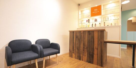 【高石駅】≪月給24万円〜≫≪完全週休2日≫≪社会保険完備≫≪17時受付終了≫スタッフさんの働きやすさ重視！人との繋がりを大切にする、長年地域に愛されるサロンです。「MOLLA SALON 高石店（モーラサロンタカイシテン）」からアシスタント（美容師）の求人★☆