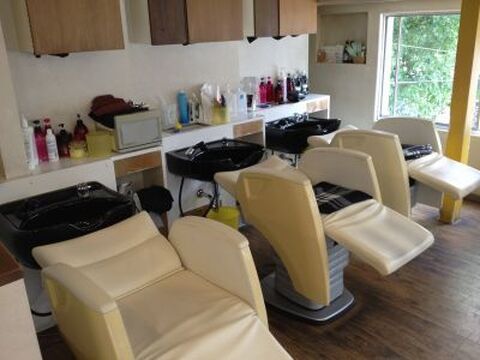 【堀江】≪月給24万円スタート≫アメ村と堀江の真ん中にあるカジュアルでアットホームなヘアサロン☆夜は遅くならないのでプライベートも充実♪aard‐vark（アードバーク）からスタイリスト（美容師）の求人☆★