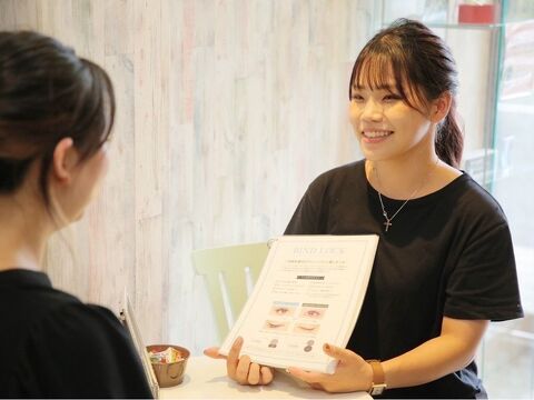 【西宮北口】≪貴方はいつまで低単価・長時間労働で頑張れますか ≫≪正社員は最低保障給23万円！≫≪社会保険完備≫≪毎月1回日曜休みOK≫≪夏季・年末年始休暇・有給休暇あり≫プライベートも充実させながら働ける！美容師と兼任希望の方は兼任OK！「innocence（イノセンス）」からアイリスト（アイデザイナー・まつ毛エクステ）の求人☆☆