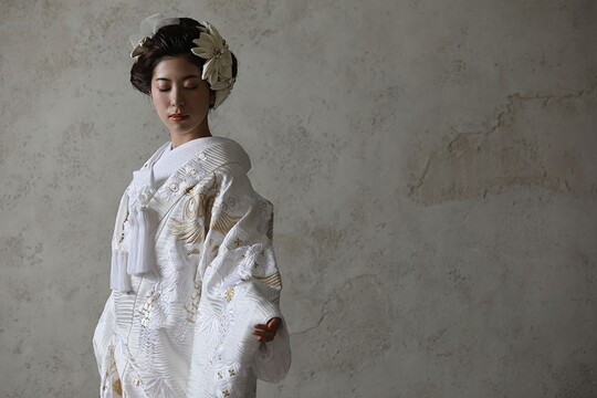 【丸太町】≪ブライダルヘアメイク・ブライダルフォト≫≪着付けメニューあり≫≪正社員と委託の働き方を選べる≫≪社会保険完備≫≪カットカラーは2時間枠での施術≫女性スタッフのみの完全プライベートサロン！オーガニック商材を多数取り揃えている「Clotho（クロト）」からスタイリスト（美容師）の求人☆☆