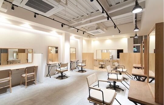 【枚方市駅】≪毎週日曜定休≫≪9〜17時までの営業時間≫≪平均退社17時≫≪月8〜10日休み≫≪社会保険完備≫アシスタント業務のみやりたいという方の求人！パートさんも歓迎！お流しやシャンプーのみしかできない方でもOK！働きやすい抜群の環境が整った会社です！「Luana by hair S.COEUR（ルアナバイヘアーエスクール）」からアシスタント（美容師）の求人☆☆