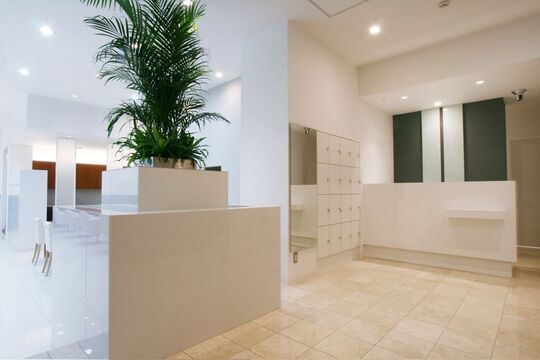 【大阪狭山市】「似合わせ」を追求し続けたナチュラルなスタイルを提案している「DERE-DIR」からスタイリスト（美容師）の求人♪♪２階には個室もあり、まるでリゾートホテルにいてるかの様な雰囲気、訪問美容のスタッフも大募集☆★☆