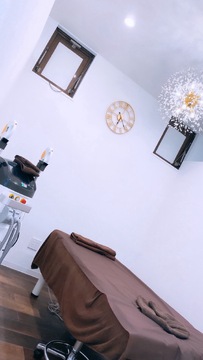 【西鉄柳川駅】≪日曜定休あり・月8日休み・社会保険完備・営業時間は18時まで・実働8時間・制服あり・ヘアスタイルは自由≫プライベートとお仕事を両立したい方は必見！お客様と長くお付き合いすることができるトータルビューティーサロン「eternity 柳川（エタニティヤナガワ）」からアイリスト（まつげエクステ・まつげパーマ・アイブロウ）の求人☆☆