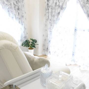 【海老名】≪未経験歓迎・社会保険完備・髪色、ネイル自由≫週2日から勤務OK！働くママさん必見です。自分にあった働き方ができるサロン「Patchiri Omeme 海老名店（パッチリ オメメ エビナテン）」からアイリスト（まつげエクステ・まつげパーマ・アイブロウ）の求人☆☆