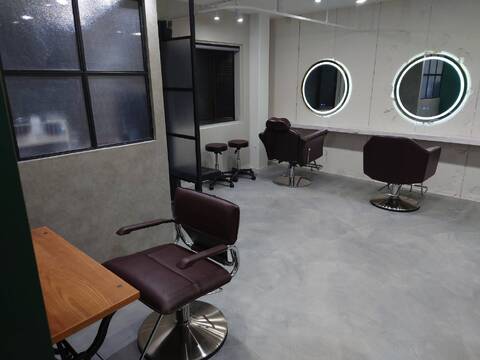 【梅田】≪アットホームな環境≫≪髪質改善専門店≫≪土日休み月1回OK≫≪客層20代メイン≫一人ひとりの髪に合わせたトリートメントを提供！丁寧な接客と落ち着いた内装が大人女性に人気！「EKOLU 北梅田（エコルキタウメダ）」からスタイリスト（美容師）の求人☆★