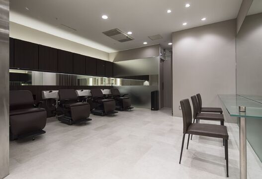 【青葉台】＜完全週休2日制＞＜社会保険完備＞大手ならではの抜群の待遇があり働きやすさ◎しっかりとした教育体制があるので安心してスタイリストになれます！プライベートな時間も充実！TAYA 青葉台東急スクエア店（タヤアオバダイトウキュウスクエアテン）からアシスタント（美容師）の求人☆★