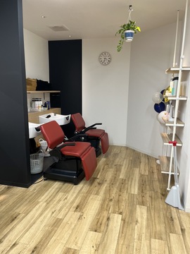 【河内永和】≪スタッフ募集≫≪13時～ラストまで勤務できる方歓迎！≫≪1日2時間以上勤務できる方≫≪平日のみ、土日のみの勤務もOK≫ノルマもないため空いている時間に出勤！ブランクのある方も歓迎！ママさん美容師も歓迎！2022年11月1日にオープンしたばかりのカラー専門店「37 organic color（サンナナ オーガニックカラー）」からカラーリスト（美容師）の求人☆★