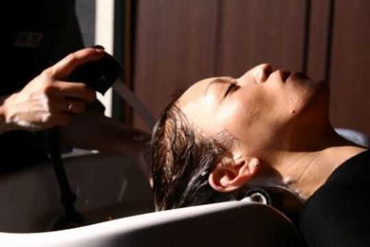 【近鉄八尾】週休2日も応相談♪「心も髪もキレイに」をモットーに安心・安全を追求！個室でネイル＆スパも提供するトータルビューティーサロンで一緒に頑張りましょう♪チームワークもバッチリの「bianca（ビアンカ）」から、スタイリスト（美容師）の求人☆☆