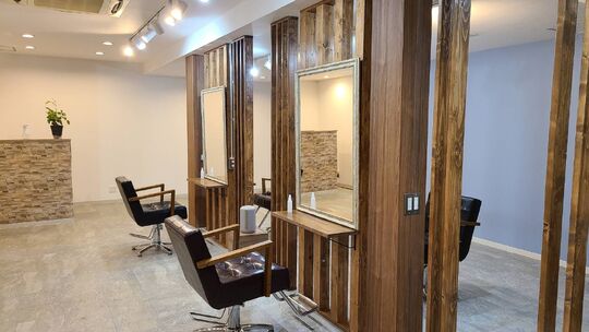 【茨木市駅】≪女性活躍サロン≫≪業務委託or正社員orパート・アルバイトから選べる雇用形態≫≪自由な働き方＆ライフプランに応じた勤務が可能≫女性スタイリストが多く主婦さんも相談OK！まだキャリアの浅い方も相談OK！集客バツグン＆お客様一人ひとりを大切にできる「hair ROSSO（へアーロッソ）」からスタイリスト（美容師）の求人☆★