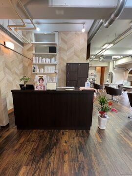 【布施】≪月給25万円≫≪50代の美容師さん大歓迎≫≪社会保険完備≫≪平均19時台に退勤可能≫お客さんのメインターゲットは40〜50代のミセス世代！ノルマもなくのびのび働けるサロン◎希望者はアップスタイルも学べる環境！パートさんはシャンプーとカラーができれば歓迎！「sakkou（サッコウ）」からスタイリスト（美容師）の求人☆☆